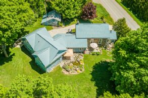 Stone House, Mono , Ontario - Country homes for sale and luxury real estate including horse farms and property in the Caledon and King City areas near Toronto