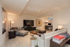 Lounge - Country homes for sale and luxury real estate including horse farms and property in the Caledon and King City areas near Toronto