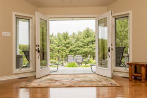Foyer - Country homes for sale and luxury real estate including horse farms and property in the Caledon and King City areas near Toronto