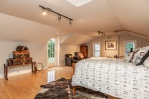 The Ewing House, Hockley Valley, Mono, Ontario - Country homes for sale and luxury real estate including horse farms and property in the Caledon and King City areas near Toronto