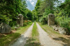 Horseshoe Hill, Caledon, Ontario - Country homes for sale and luxury real estate including horse farms and property in the Caledon and King City areas near Toronto
