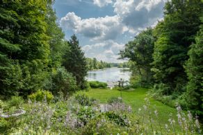Horseshoe Hill, Caledon, Ontario - Country homes for sale and luxury real estate including horse farms and property in the Caledon and King City areas near Toronto