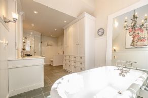 Renovated master bathroom - Country homes for sale and luxury real estate including horse farms and property in the Caledon and King City areas near Toronto