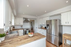 Kitchen - Country homes for sale and luxury real estate including horse farms and property in the Caledon and King City areas near Toronto