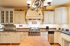 Kitchen - Country homes for sale and luxury real estate including horse farms and property in the Caledon and King City areas near Toronto