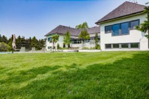 16th Sideroad, King, Ontario - Country homes for sale and luxury real estate including horse farms and property in the Caledon and King City areas near Toronto