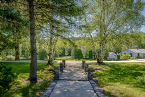 Pool - Country homes for sale and luxury real estate including horse farms and property in the Caledon and King City areas near Toronto