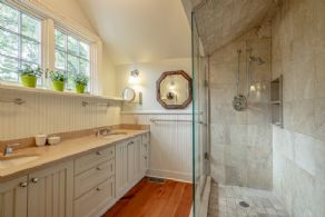 Bathroom - Country homes for sale and luxury real estate including horse farms and property in the Caledon and King City areas near Toronto