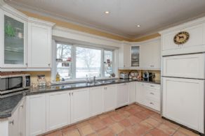Kitchen - Country homes for sale and luxury real estate including horse farms and property in the Caledon and King City areas near Toronto
