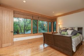 Hockley Lodge, Mono - Country homes for sale and luxury real estate including horse farms and property in the Caledon and King City areas near Toronto