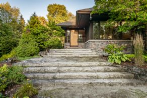 Hockley Lodge, Mono - Country homes for sale and luxury real estate including horse farms and property in the Caledon and King City areas near Toronto