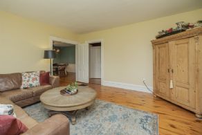 Country Home Highway 50, Ontario - Country homes for sale and luxury real estate including horse farms and property in the Caledon and King City areas near Toronto