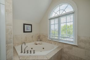 Country Home Highway 50, Ontario - Country homes for sale and luxury real estate including horse farms and property in the Caledon and King City areas near Toronto
