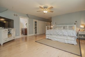 Country Home Highway 50, Ontario - Country homes for sale and luxury real estate including horse farms and property in the Caledon and King City areas near Toronto