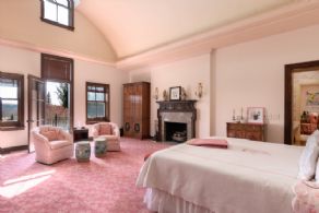 Master Suite with 2 Bathrooms, 2 Change Rooms - Country homes for sale and luxury real estate including horse farms and property in the Caledon and King City areas near Toronto