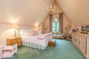Guest Room - Country homes for sale and luxury real estate including horse farms and property in the Caledon and King City areas near Toronto