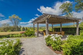 Country House for Rent, King, ON - Country homes for sale and luxury real estate including horse farms and property in the Caledon and King City areas near Toronto