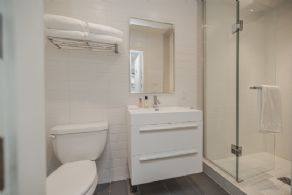 Bathroom 3 - Country homes for sale and luxury real estate including horse farms and property in the Caledon and King City areas near Toronto