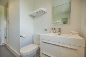 Bathroom 2 - Country homes for sale and luxury real estate including horse farms and property in the Caledon and King City areas near Toronto