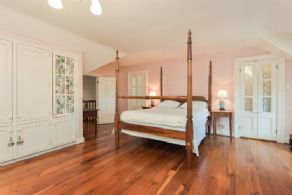 Main Bedroom with Walk-in Closet and En Suite - Country homes for sale and luxury real estate including horse farms and property in the Caledon and King City areas near Toronto