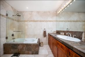 Bathroom 2 - Country homes for sale and luxury real estate including horse farms and property in the Caledon and King City areas near Toronto