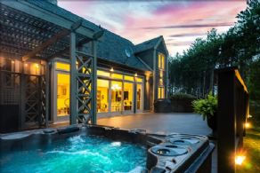 Main Deck - Country homes for sale and luxury real estate including horse farms and property in the Caledon and King City areas near Toronto