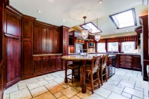 Kitchen - Country homes for sale and luxury real estate including horse farms and property in the Caledon and King City areas near Toronto