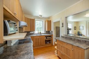 Kitchen - Country homes for sale and luxury real estate including horse farms and property in the Caledon and King City areas near Toronto