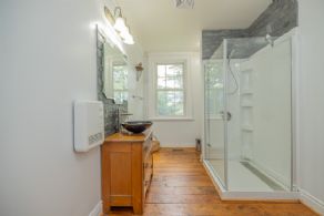 Bathroom - Country homes for sale and luxury real estate including horse farms and property in the Caledon and King City areas near Toronto