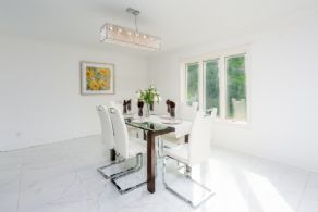 Dining Room Overlooks Back Yard - Country homes for sale and luxury real estate including horse farms and property in the Caledon and King City areas near Toronto