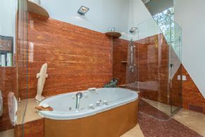 Main Ensuite - Country homes for sale and luxury real estate including horse farms and property in the Caledon and King City areas near Toronto