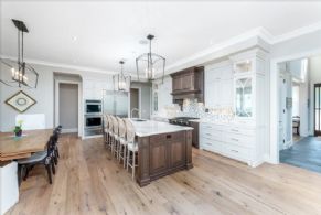 Kitchen Centre Island - Country homes for sale and luxury real estate including horse farms and property in the Caledon and King City areas near Toronto