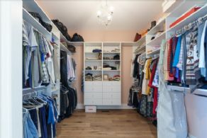 Walk-in Closet - Country homes for sale and luxury real estate including horse farms and property in the Caledon and King City areas near Toronto