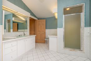 Primary Bathroom - Country homes for sale and luxury real estate including horse farms and property in the Caledon and King City areas near Toronto