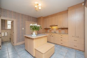 Mudroom with Full Bath and Main Floor Laundry - Country homes for sale and luxury real estate including horse farms and property in the Caledon and King City areas near Toronto