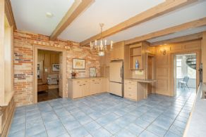Kitchen - Country homes for sale and luxury real estate including horse farms and property in the Caledon and King City areas near Toronto