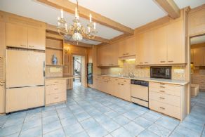 Kitchen - Country homes for sale and luxury real estate including horse farms and property in the Caledon and King City areas near Toronto