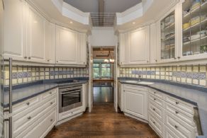 Kitchen - Country homes for sale and luxury real estate including horse farms and property in the Caledon and King City areas near Toronto