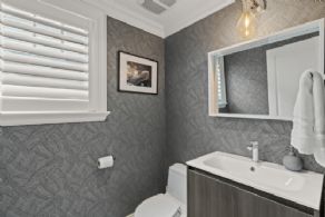Powder Room - Country homes for sale and luxury real estate including horse farms and property in the Caledon and King City areas near Toronto