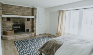 Guest Bedroom with Bathroom - Country homes for sale and luxury real estate including horse farms and property in the Caledon and King City areas near Toronto