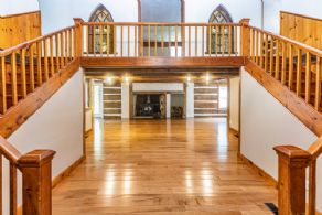 Foyer - Country homes for sale and luxury real estate including horse farms and property in the Caledon and King City areas near Toronto