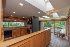 Kitchen - Country homes for sale and luxury real estate including horse farms and property in the Caledon and King City areas near Toronto