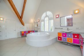 Expansive Five Piece En Suite - Country homes for sale and luxury real estate including horse farms and property in the Caledon and King City areas near Toronto