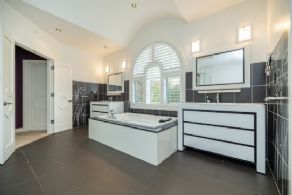Five Piece En Suite - Country homes for sale and luxury real estate including horse farms and property in the Caledon and King City areas near Toronto