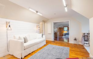 Change Area/Sitting Room with Walk-in Closet - Country homes for sale and luxury real estate including horse farms and property in the Caledon and King City areas near Toronto