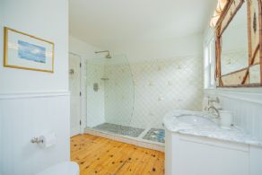 Three Piece En Suite - Country homes for sale and luxury real estate including horse farms and property in the Caledon and King City areas near Toronto