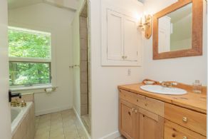 Bathroom 2 - Country homes for sale and luxury real estate including horse farms and property in the Caledon and King City areas near Toronto