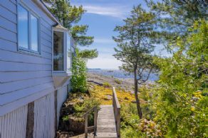 View - Country homes for sale and luxury real estate including horse farms and property in the Caledon and King City areas near Toronto