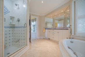 Primary En Suite Bathroom - Country homes for sale and luxury real estate including horse farms and property in the Caledon and King City areas near Toronto