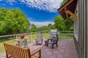 Post and Beam Scarlett Line, Springwater, Ontario - Country homes for sale and luxury real estate including horse farms and property in the Caledon and King City areas near Toronto
